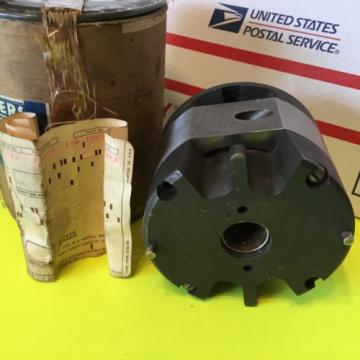 Minneapolis-Moline, United States of America  Vickers hydraulic pump   10R-1002  Item:  3256