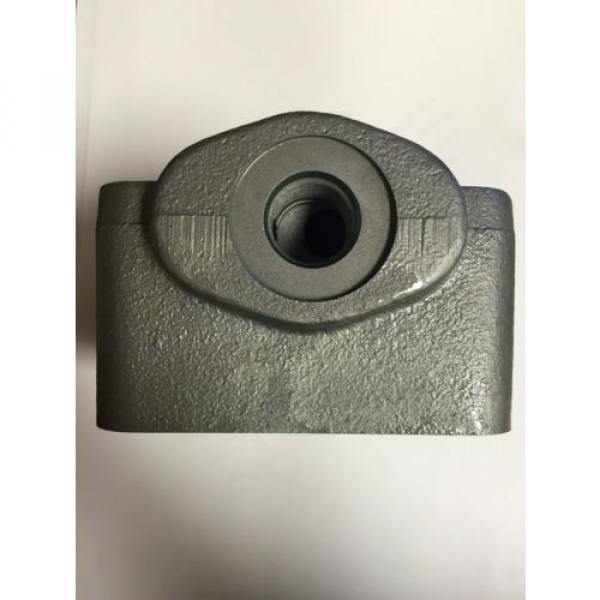 Vickers Solomon Is  - Part  313657 Cover for Vane Type Single Pump V20-P #2 image