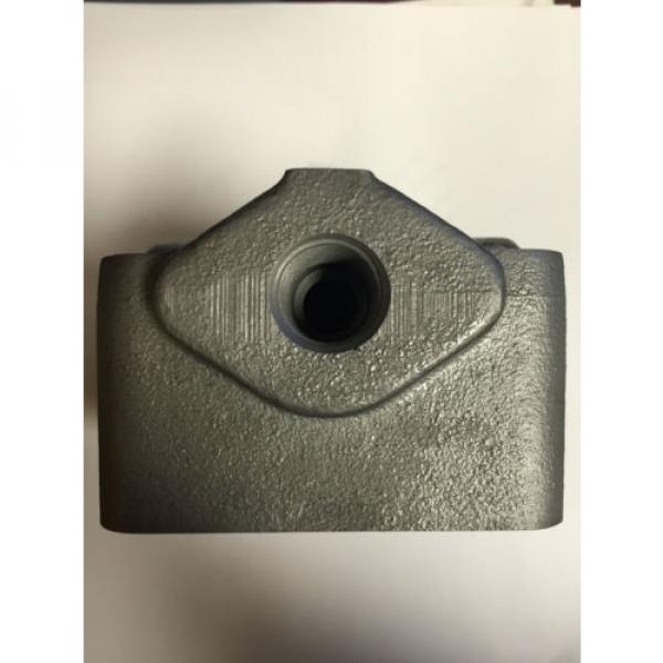 Vickers Solomon Is  - Part  313657 Cover for Vane Type Single Pump V20-P #4 image