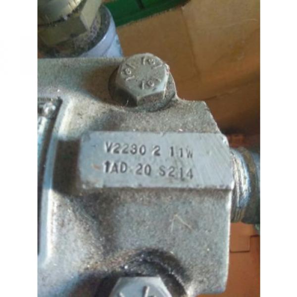 Vickers Niger  vane pump 2884865 v2230 2 11w  hydrologic oil fluid great condition #3 image