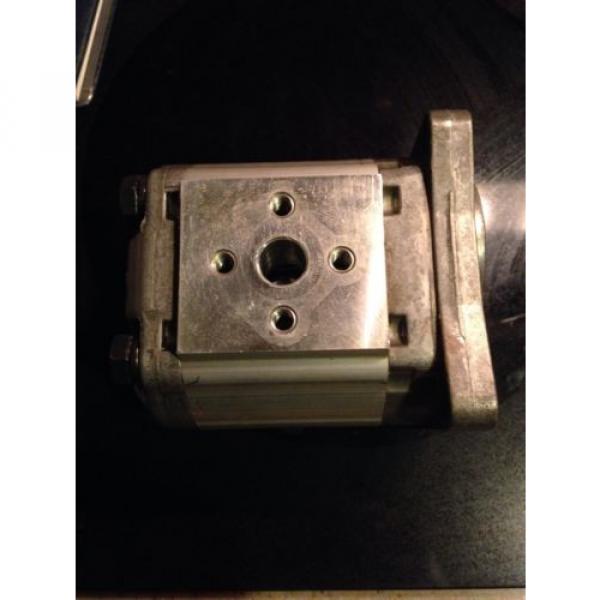 DUPLOMATIC Gear Drive PUMP # 1BC1F856 CB25.6R PB6R/3.00 Machine Part #1 image