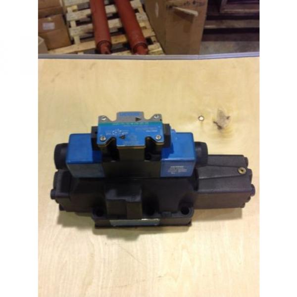 Vickers Netheriands  hydraulic directional control valve DG5S8-2D-M-FW-B5-30 #1 image