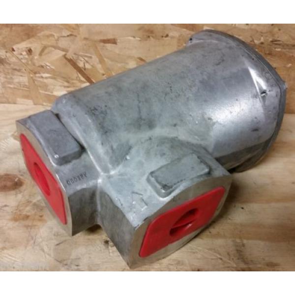 Vickers Luxembourg  50F Hydraulic Indicating Inlet Strainer 50FB-1F-12,  1 1/2#034; NPT #2 image