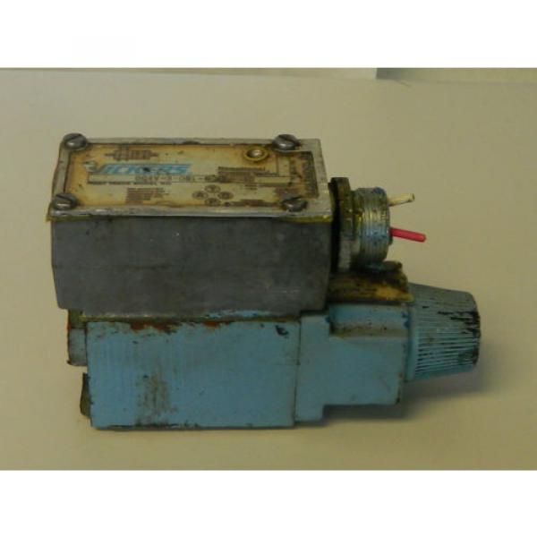Vickers Bahamas  Hydraulic Directional Control Valve, DG4V-3-OBL-M-W-B-40, USED, WARRANTY #1 image