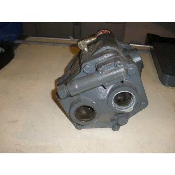 Vickers Ecuador  PVB20-LS-20-CM-11 Piston Pump 1 ¼” Dia Shaft With 1 ¼” Ports #4 image