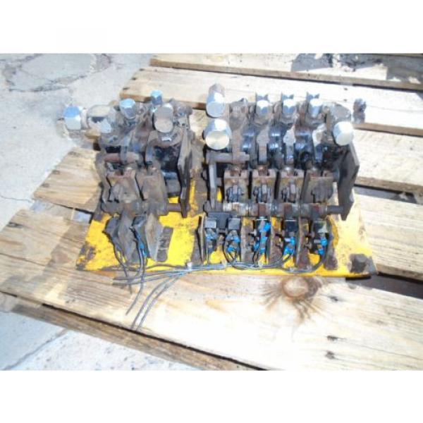 Vickers Ethiopia  2-Spool and 4-Spool Hydraulic Control Valves #4 image