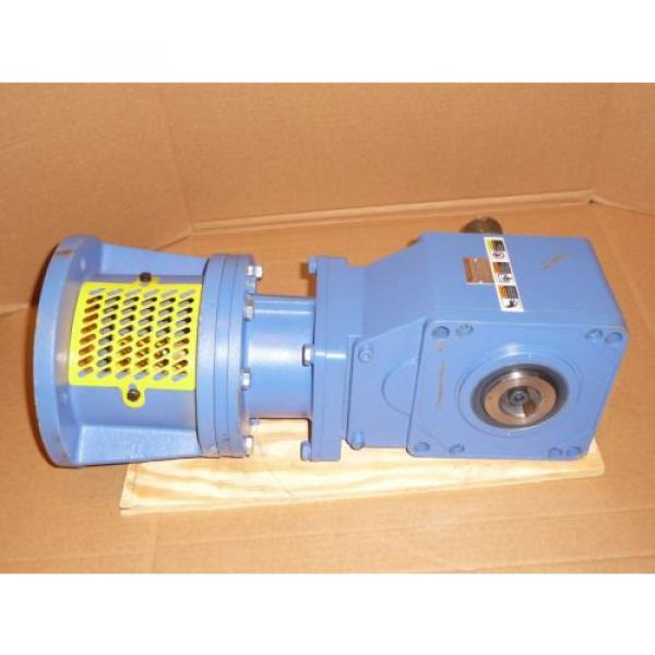 Sumitomo SM-Hyponic Right Angle Gear Speed Reducer, RNFJ-1520LY-X1-25, 25:1 #5 image