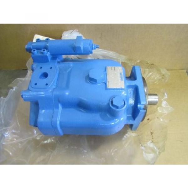 VICKERS Luxembourg  HYDRAULIC OIL PISTON PUMP PVH74QIC RSF 1S 10 CM7 31 02-314991 #1 image