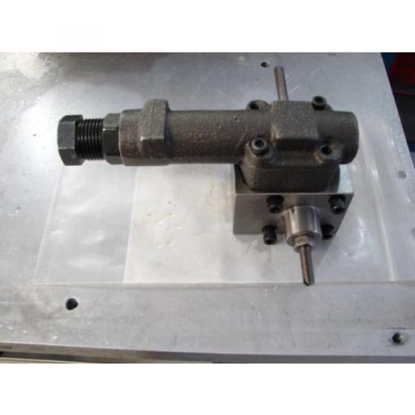 Eaton Fiji  Vickers 9900224-002 Q Piston Pump Compensator Pressure with stroke limiter #1 image