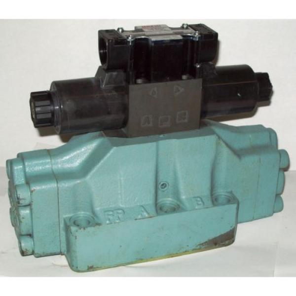 D08 United States of America  4 Way 4/2 Hydraulic Solenoid Valve i/w Vickers DG5S-8-S-2N-WL-H 24 VDC #1 image